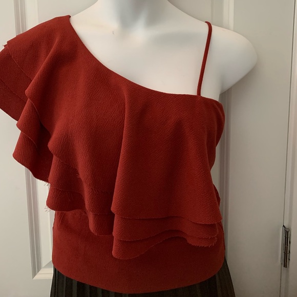 ♥️1 SHOULDER LAYERED RUFFLE TOP♥️ - Picture 1 of 4